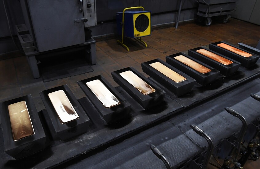 الذهب يرتفع بفضل تفاؤل بشأن خفض أسعار الفائدة الأمريكية