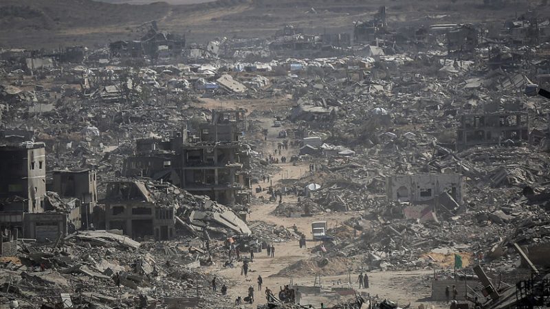 الدفاع المدني في غزة: نحو 10 آلاف شهيد ما زالوا تحت أنقاض المنازل المدمرة