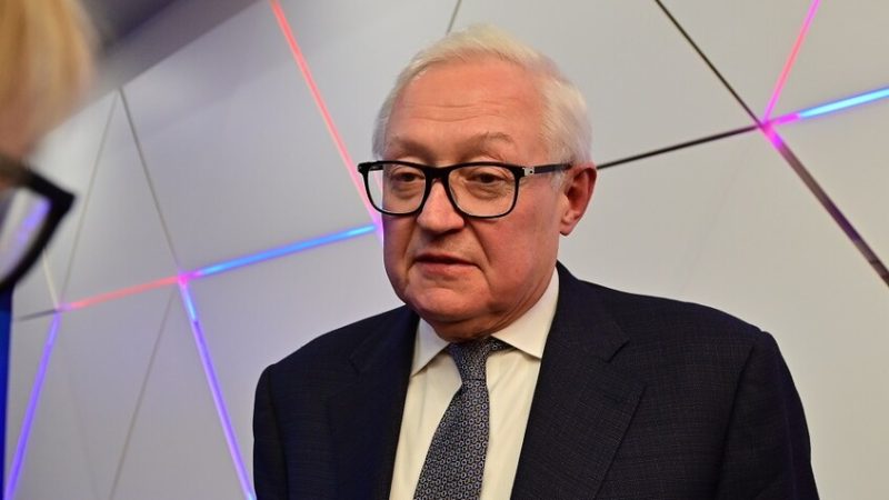 ريابكوف: قمة ألاسكا حددت الإطار الذي يتعين علينا العمل ضمنه وليس لدينا بديل عنه