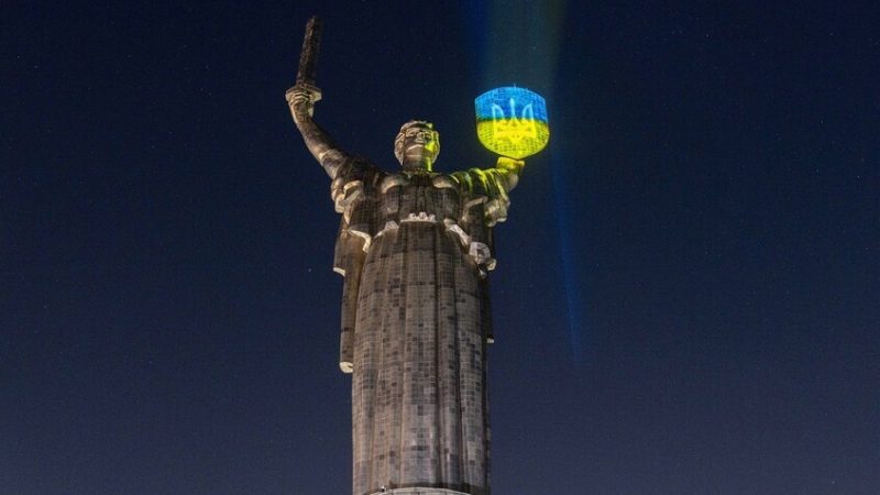 أزاروف: عدد سكان أوكرانيا انخفض إلى 20 مليون نسمة