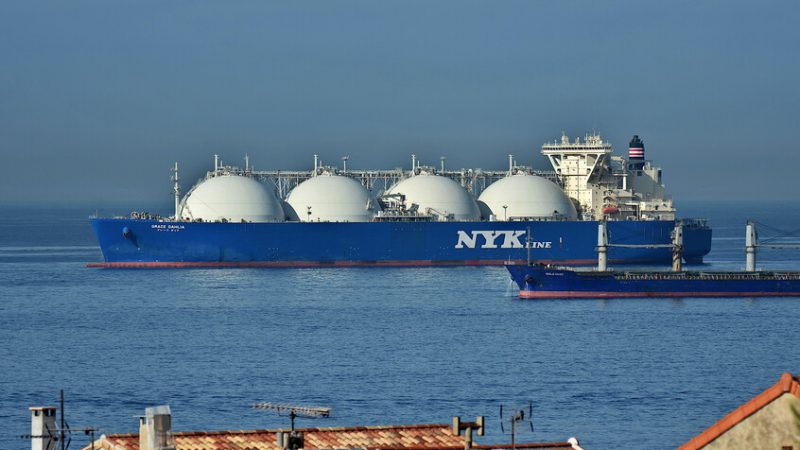 “غازبروم”: محاولات أوروبا التعويض عن الغاز الروسي بالمسال الأمريكي محفوفة بمخاطر جسيمة