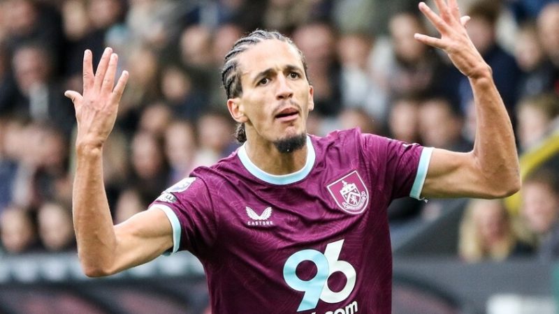 الشرطة تفتح تحقيقا مع التونسي المجبري بتهمة غريبة في الدوري الإنجليزي