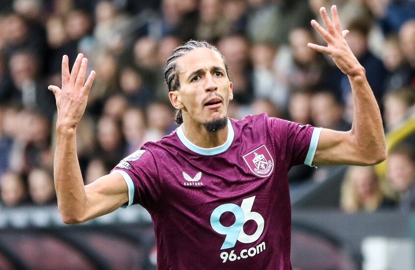 الشرطة تفتح تحقيقا مع التونسي المجبري بتهمة غريبة في الدوري الإنجليزي