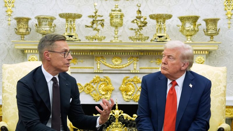 رئيس فنلندا: مستعد لأكون مترجما بين ترامب وزيلينسكي