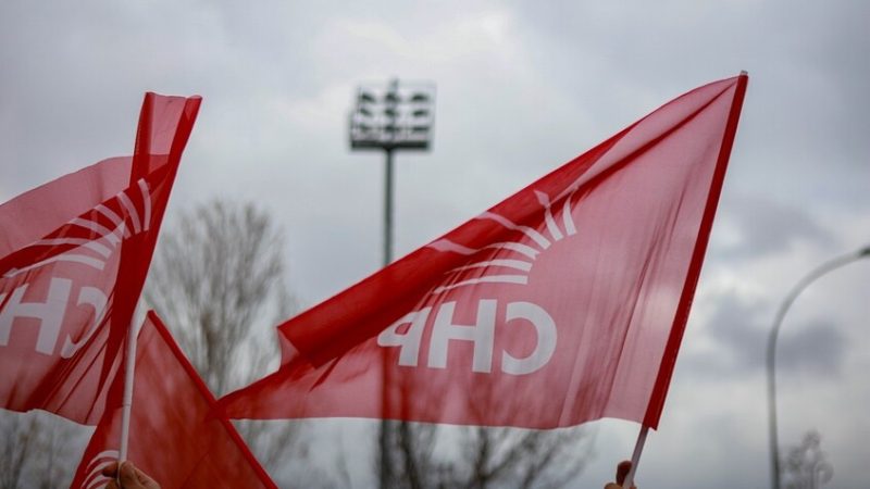 حزب الشعب الجمهوري يعيد انتخاب أوزغور تشاليك أمينا له في مدينة اسطنبول التركية