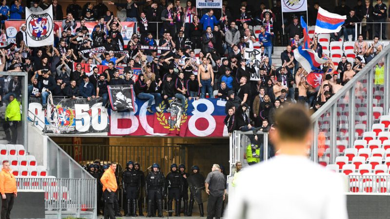 “نعتذر.. ظنناها ضد المثليين!”.. إيقاف مباراة بسبب هتاف ضد داعش