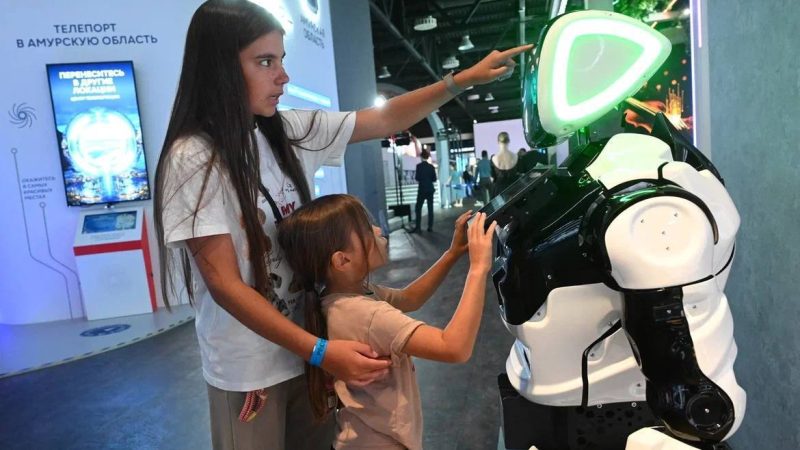 ميشوستين: الصادرات غير المرتبطة بالطاقة تساهم بأكثر من 12% في الناتج المحلي الإجمالي