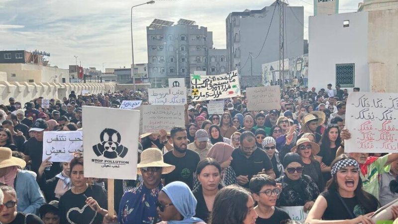 تونس.. إضراب عام يشل ولاية قابس والأهالي يطالبون بتفكيك وحدات صناعية كيميائية (صور + فيديو)