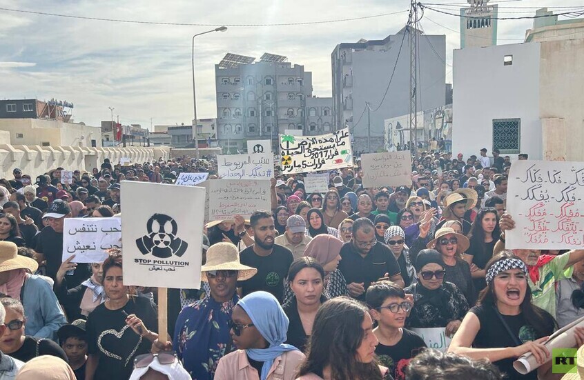 تونس.. إضراب عام يشل ولاية قابس والأهالي يطالبون بتفكيك وحدات صناعية كيميائية (صور + فيديو)