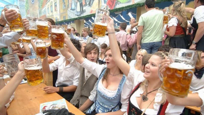 وفاة شاب بسبب جرعة من البيرة تكشف عن شبكة عالمية لتهريب المخدرات