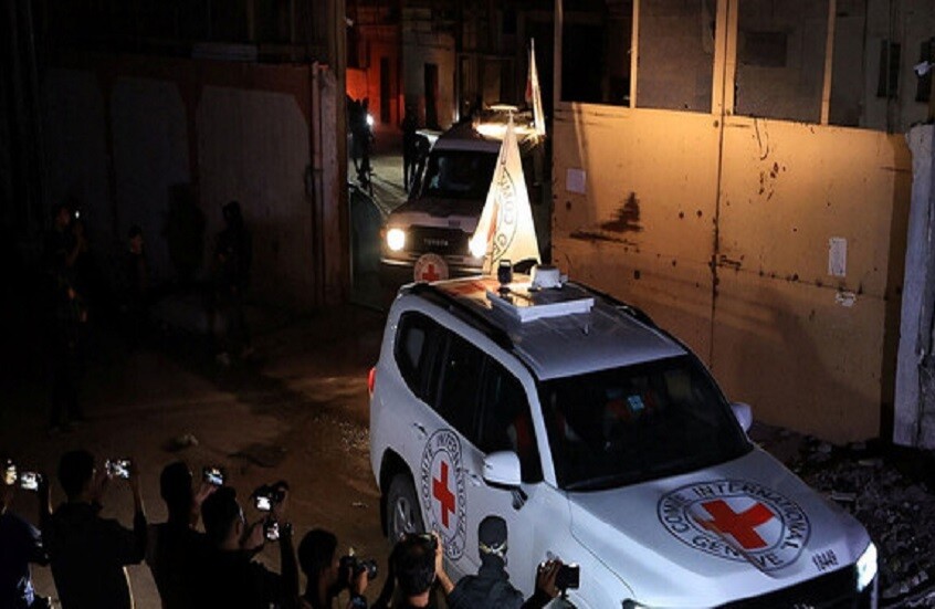 الجيش الإسرائيلي: الصليب الأحمر يستلم جثتي أسيرين من غزة لنقلهما لنا