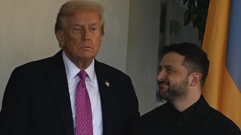 بروفيسور إيطالي: ترامب يحرم كييف من الدعم العسكري للحفاظ على قنوات الحوار مع موسكو