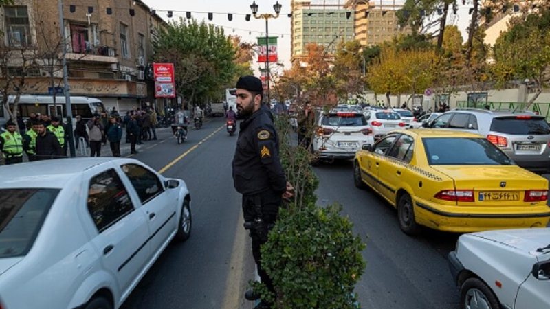 تفكيك عصابة كبيرة لتوزيع وبيع الأسلحة في العاصمة طهران