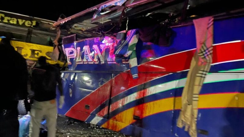 أوغندا: مقتل 63 شخصا في حادث حافلة (فيديو)