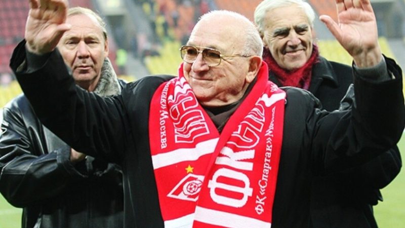 أسطورة سبارتاك موسكو يحتفل بعيد ميلاده الـ99 ويتحدث عن سر طول العمر