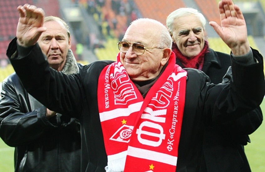 أسطورة سبارتاك موسكو يحتفل بعيد ميلاده الـ99 ويتحدث عن سر طول العمر