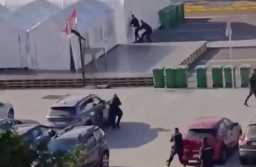 رئيس صربيا يصف إطلاق النار أمام البرلمان بـ”العمل الإرهابي”