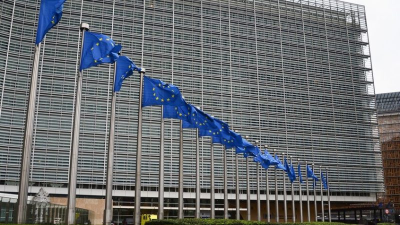 “بلومبرغ”: الاتحاد الأوروبي يعد حزمة إجراءات تجارية ضد الصين