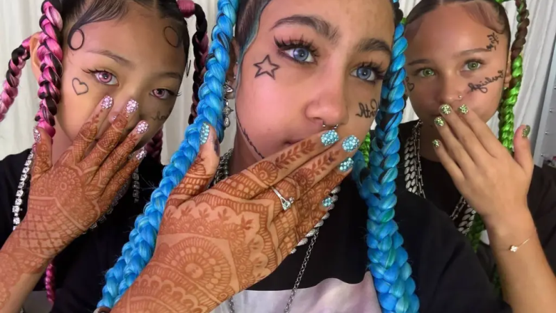 “وشوم على وجهها وأسنان سود”.. انتقادات واسعة لكاردشيان بعد إطلالة غريبة لطفلتها نورث ويست ـ صور