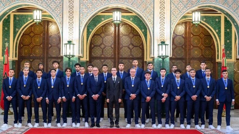 ولي العهد المغربي يستقبل “أشبال الأطلس”.. وانتشار جماهيري كبير في الشوارع (فيديو)