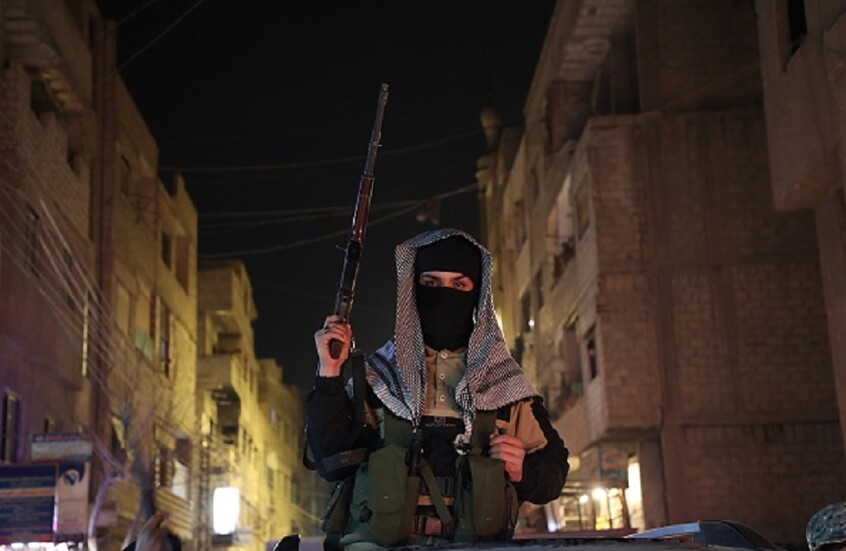 بين الولاء للدولة والانتماء للجهاد.. المقاتلون الأجانب والتزامات دمشق