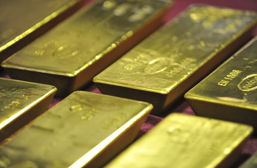 الذهب يعود للارتفاع مع تزايد المخاطر الجيوسياسية والتوترات التجارية