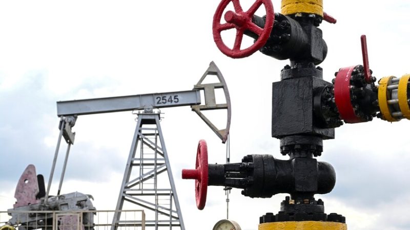 أسعار النفط توسع مكاسبها