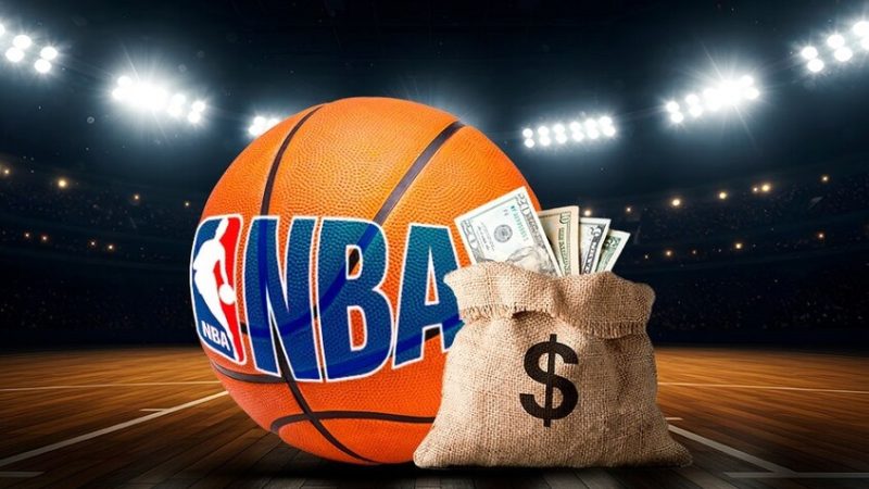 فضيحة تهز عالم كرة السلة الـNBA.. اعتقال مدرب ولاعبين بتهم مراهنات مرتبطة بالمافيا