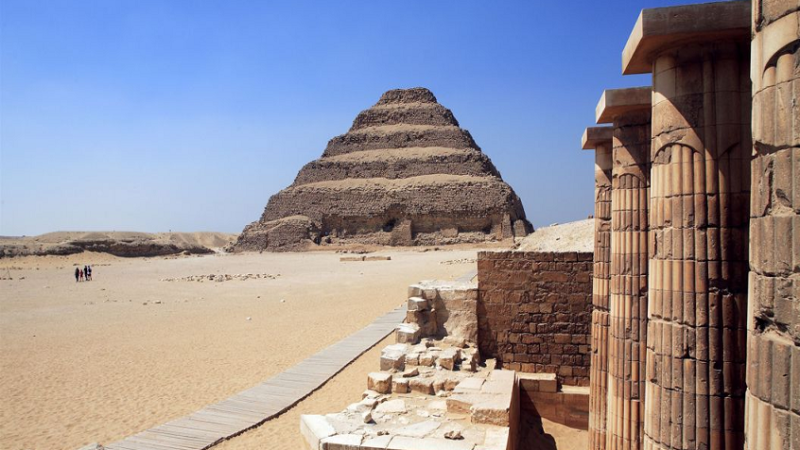 تكسير حجر أثري ضخم في مصر.. ما حقيقة الواقعة الكارثة؟