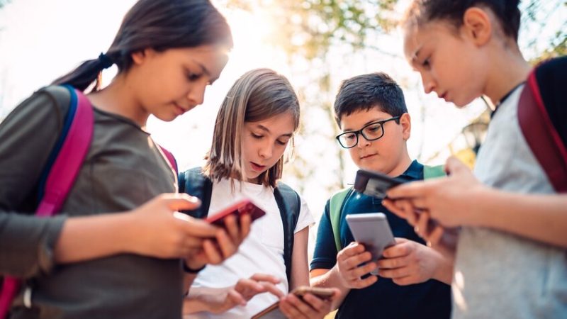 الاتحاد الأوروبي يؤيد تحديد سن استخدام وسائل التواصل الاجتماعي