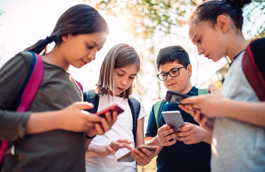 الاتحاد الأوروبي يؤيد تحديد سن استخدام وسائل التواصل الاجتماعي