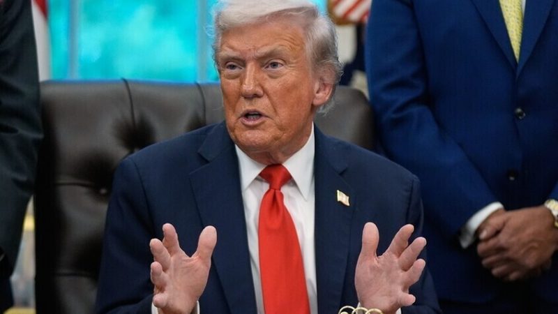 العقوبات سريعة كالبرق والتناقضات أسرع!.. ترامب يفاجئ مستشاريه