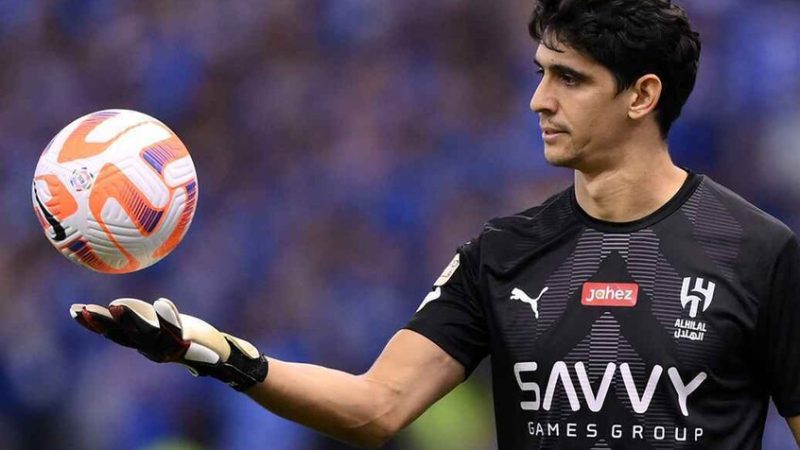 تصريحات مثيرة لياسين بونو بعد اعتداء رجال الأمن عليه بالضرب لسبب غريب (فيديو)