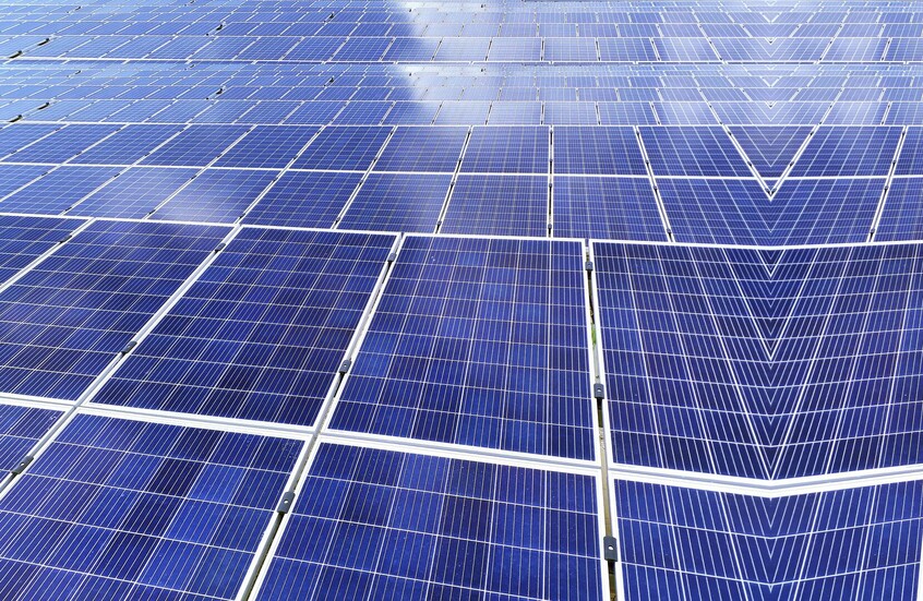 الإمارات تضع حجر الأساس لأكبر مشروع للطاقة الشمسية في العالم