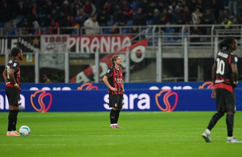 ميلان ينجو من هزيمة تاريخية في الوقت القاتل (فيديو)