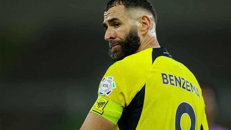 الهلال السعودي يذكر الاتحاد بمآسي “الجوهرة” ويسخر من قائده كريم بنزيما (صورة)