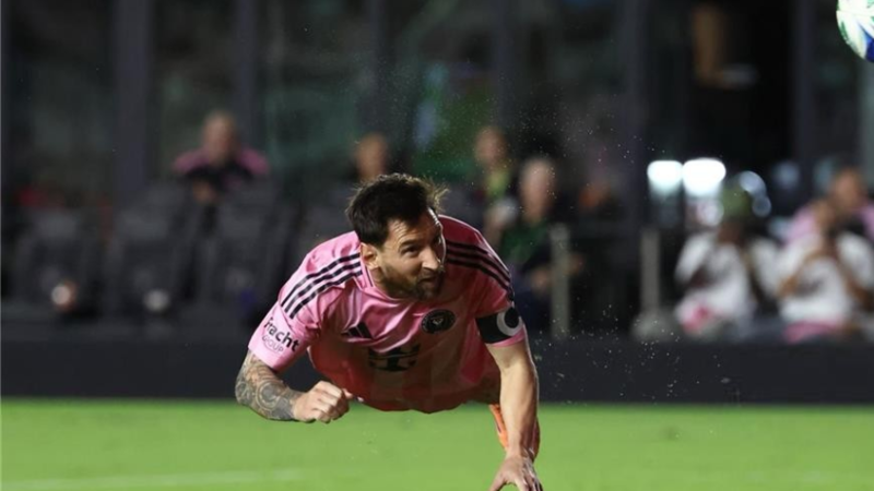 “هدف نادر بالرأس لا يحدث كثيرا”.. ميسي يقود إنتر ميامي للفوز على ناشفيل (صورة – فيديو)