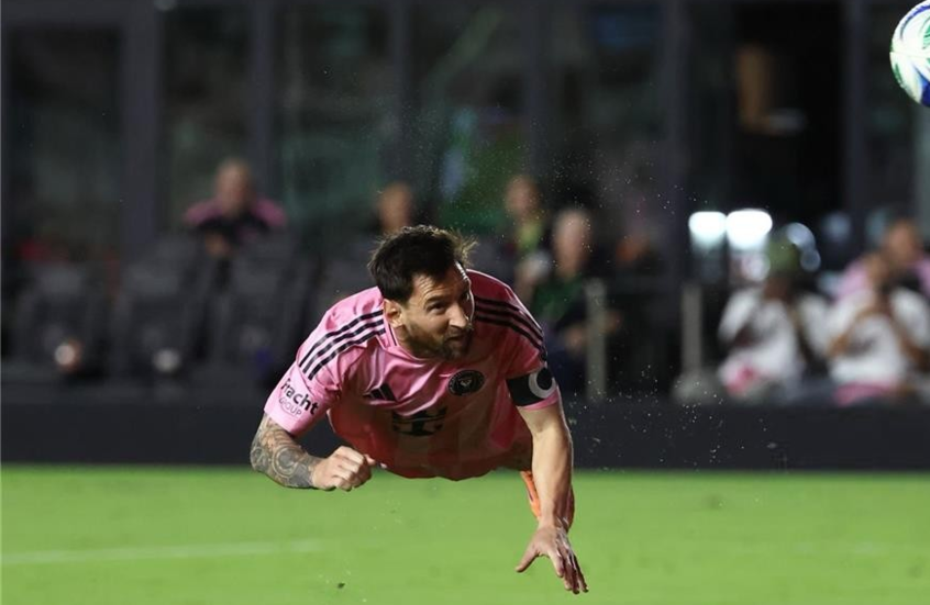 “هدف نادر بالرأس لا يحدث كثيرا”.. ميسي يقود إنتر ميامي للفوز على ناشفيل (صورة – فيديو)