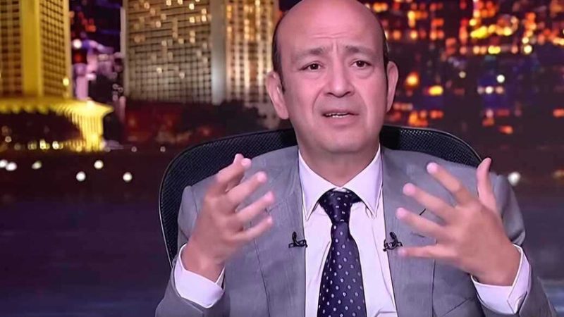 عمرو أديب يسخر من أخبار انتقال محمد صلاح إلى الأهلي المصري (فيديو)