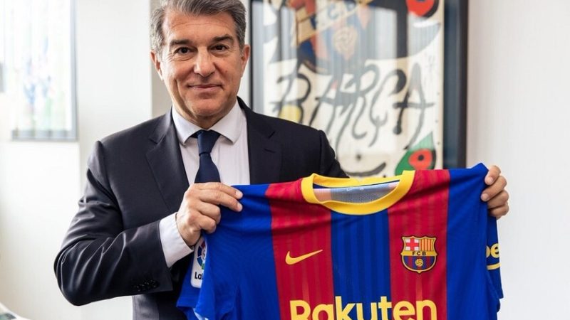 أجواء متوترة.. رئيس نادي برشلونة يشعل الكلاسيكو ضد ريال مدريد بتصريح “مستفز”