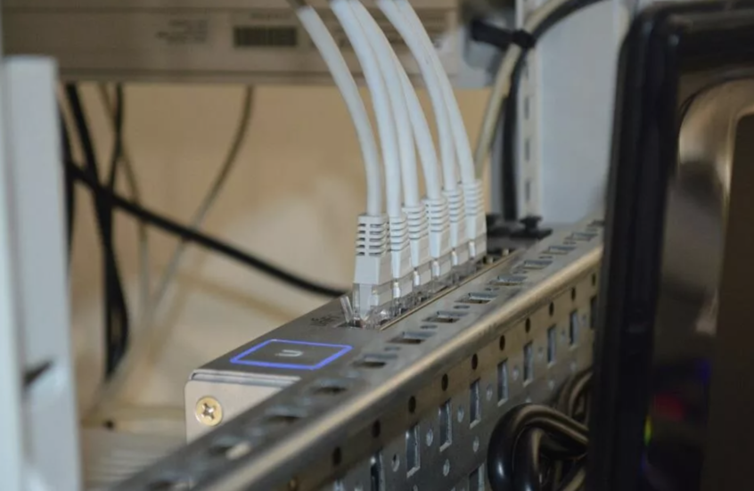 سوريا توقع اتفاقية لإنزال أول كابل بحري دولي لتعزيز شبكات الاتصالات