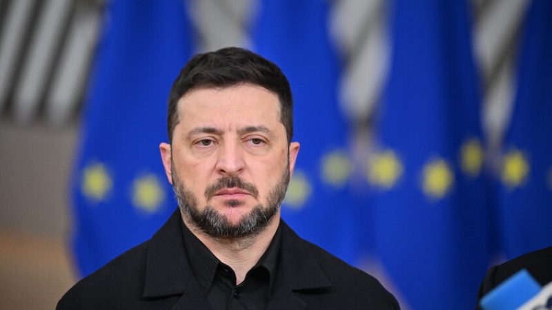 زيلينسكي: أوكرانيا والسويد اتفقتا على توريد 150 مقاتلة من طراز “Gripen”