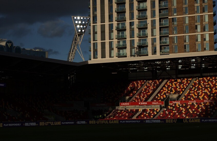 ليفربول ضيفا ثقيلا على برينتفورد اليوم.. التشكيلة الأساسية والقنوات الناقلة