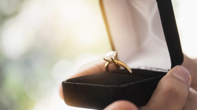 طلب زواج امام “برج إيفل السعودي” يثير تفاعلا واسعا وآل الشيخ يعلن عن هديته (فيديو)