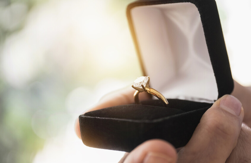 طلب زواج امام “برج إيفل السعودي” يثير تفاعلا واسعا وآل الشيخ يعلن عن هديته (فيديو)