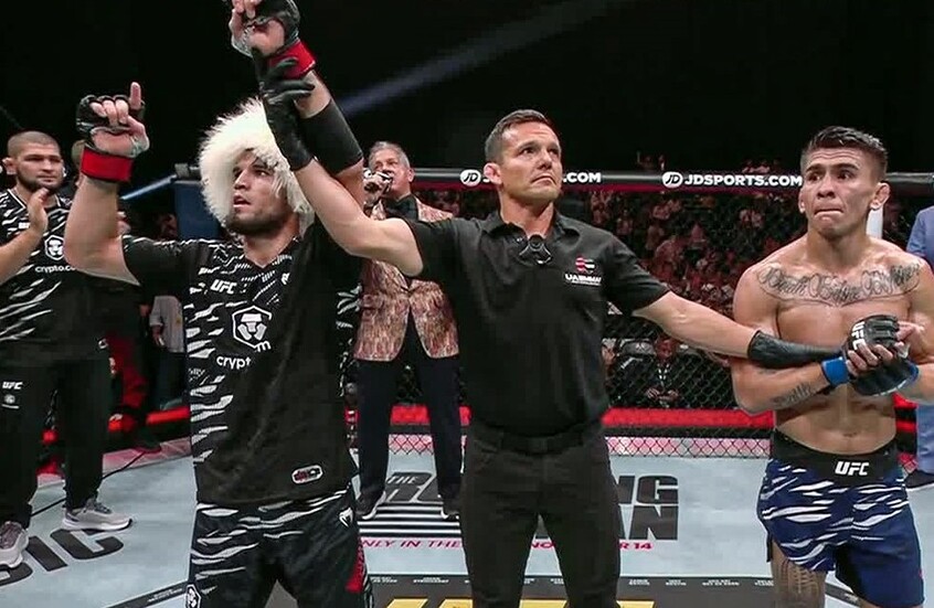 أبو ظبي .. ابن عم حبيب نورمحمدوف يفوز على المقاتل البرازيلي باوتيستا (فيديو)