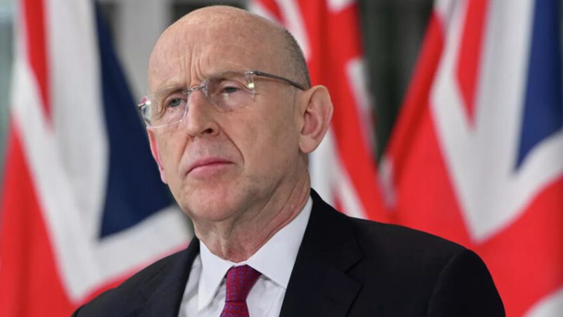 بريطانيا تهدد أسطول غواصات بحر الشمال الروسي