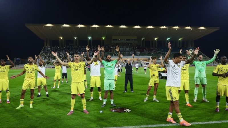 النشيد أم الحناء.. رد فعل لاعب النصر مارتينيز من حركة طفلة سعودية (صورة)