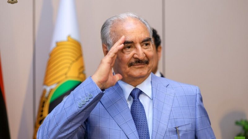 حفتر: حلّ الأزمة الليبية يجب أن ينبع من إرادة الشعب بمساندة القبائل دون انتظار مبادرات خارجية