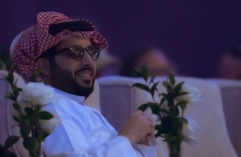 “ودنا يحلق شعره”.. تعليق “طريف” من تركي آل الشيخ على فوز مانشستر يونايتد